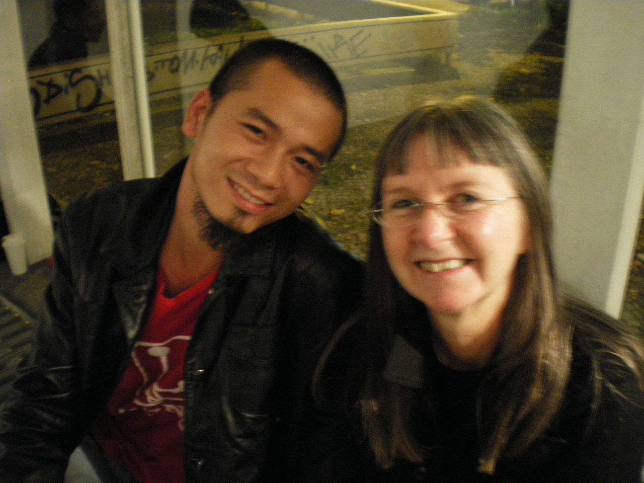 Photographic documentation of RYLLEGA Berlin (Nguyen Anh Tuan and Gabriele Undine Meyer at the Volksbühne Berlin, 19 September 2008)